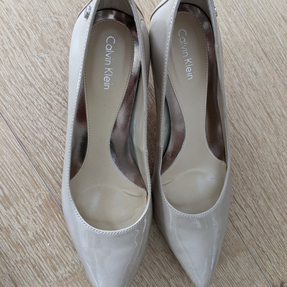 Calvin Klein beige pumps size 5.5 M - Picture 2 of 5